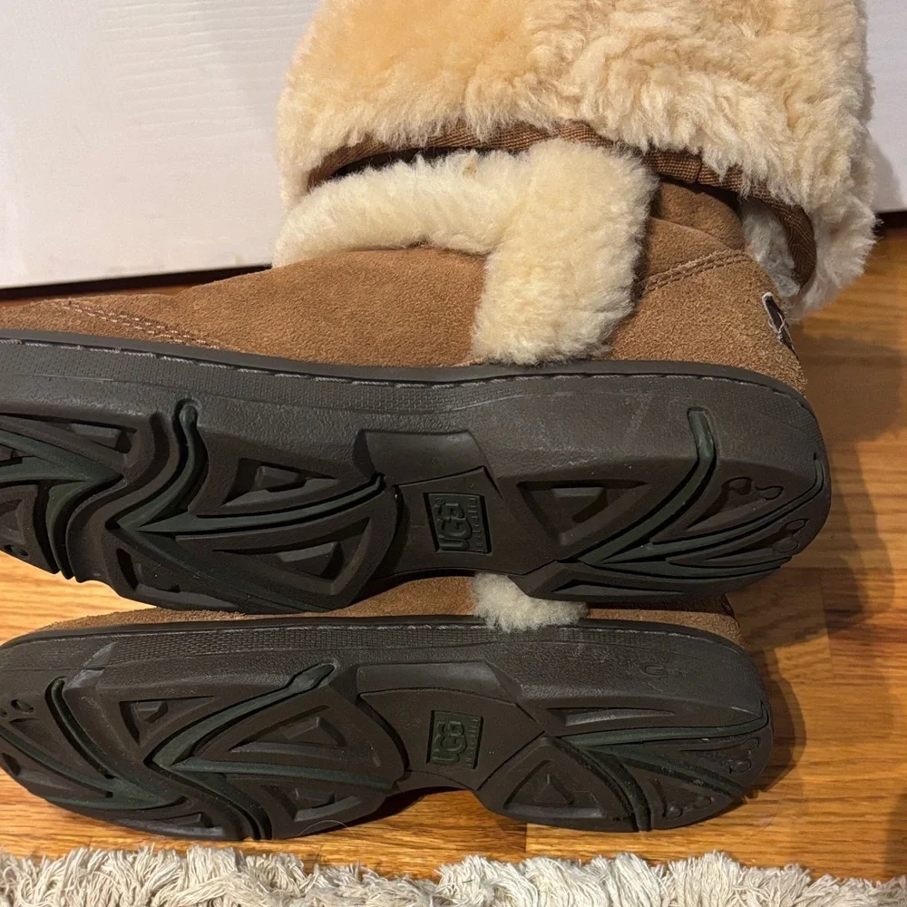 UGG Brown Winter Boots with Cream Fur - Picture 10 of 10